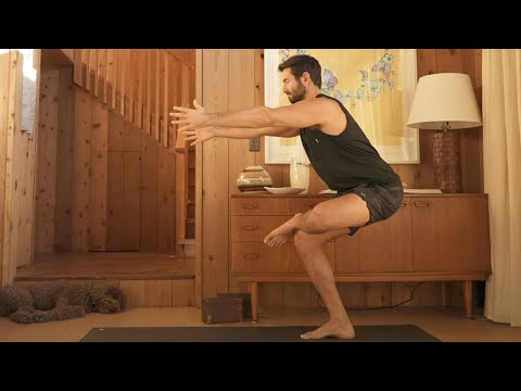 Morning Yoga Workout | Hips + Full Body Stretch and Strengthen Flow | Day 11